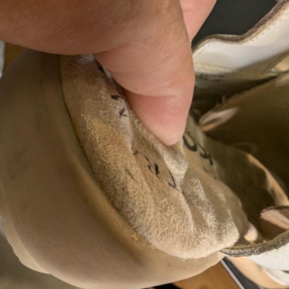 Cobbie Cuddlers 8W vintage ultra comfort white leather lace up gladiator sandals - Picture 2 of 10